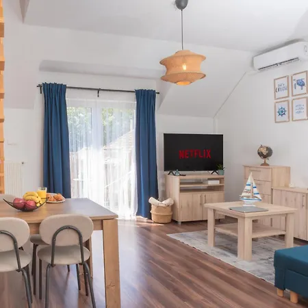 شقة Captain's Quarters - With Terrace And Parking Near Balaton كيستاي