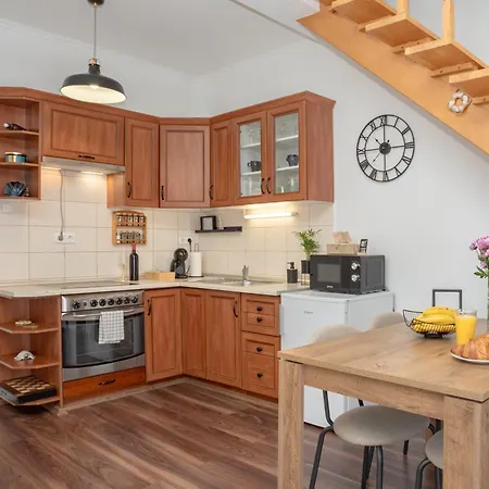 Captain's Quarters - With Terrace And Parking Near Balaton شقة *