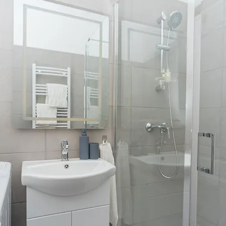 Captain's Quarters - With Terrace And Parking Near Balaton شقة *