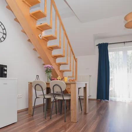 شقة Captain's Quarters - With Terrace And Parking Near Balaton كيستاي