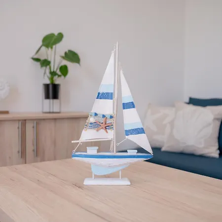 Captain's Quarters - With Terrace And Parking Near Balaton شقة كيستاي