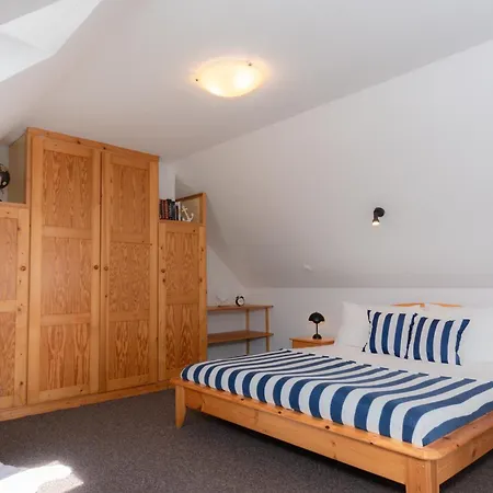 Captain's Quarters - With Terrace And Parking Near Balaton شقة