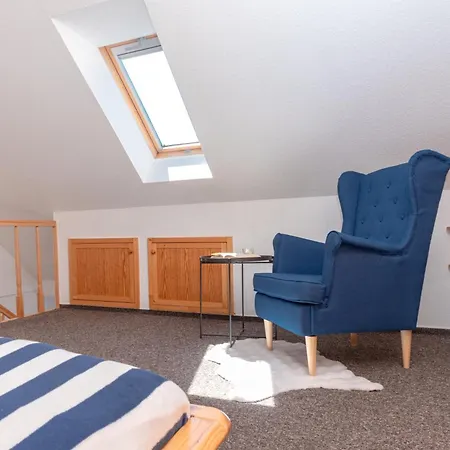Captain's Quarters - With Terrace And Parking Near Balaton كيستاي