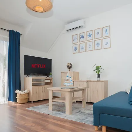 Captain's Quarters - With Terrace And Parking Near Balaton