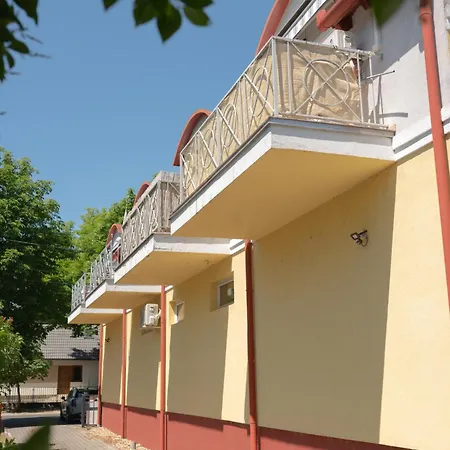 Captain's Quarters - With Terrace And Parking Near Balaton *